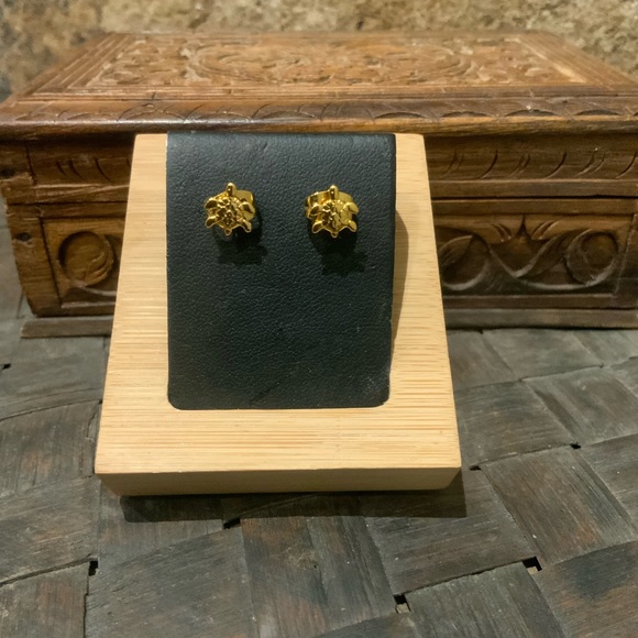 Gold Turtle Stud Earrings - Picture 2 of 5